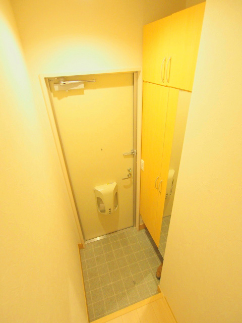 メゾンルナの玄関