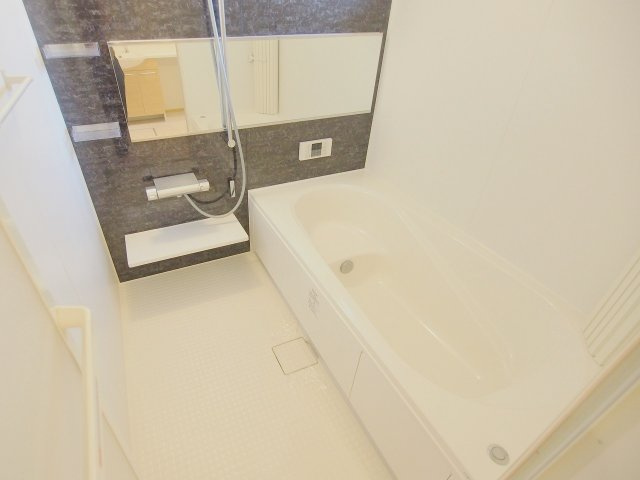 メゾンルナの浴室