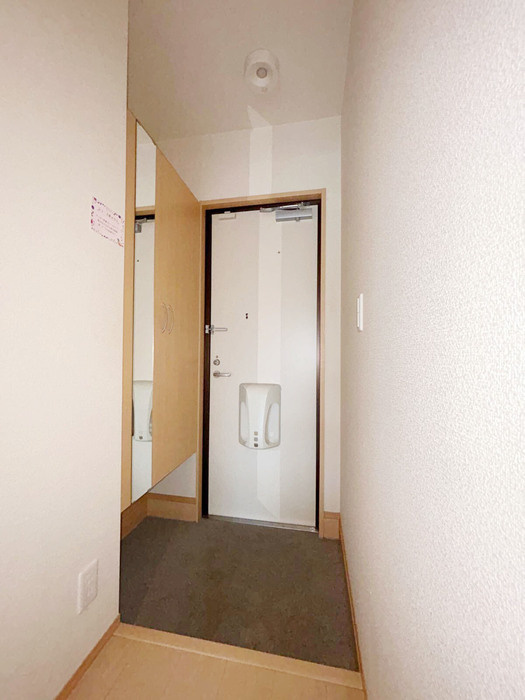 プラムガーデンの玄関