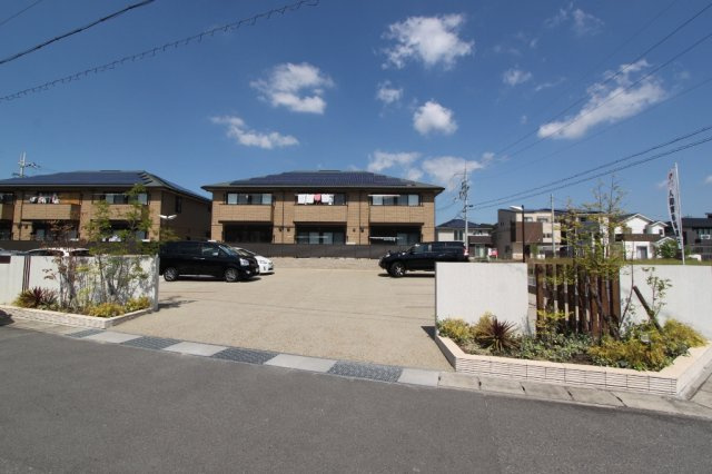 プラムガーデンの駐車場