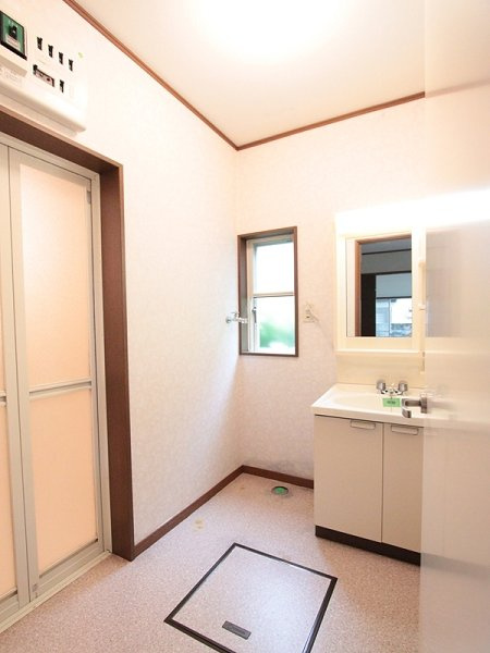 アズーリ雅|洗面台＋洗濯機置き場＋換気窓