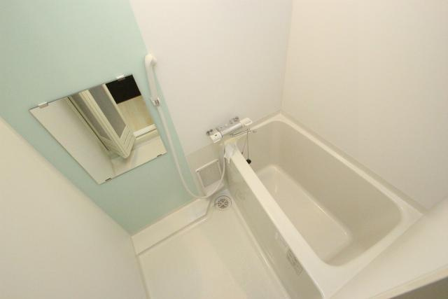 北九州市八幡西区則松６丁目のアパートの浴室
