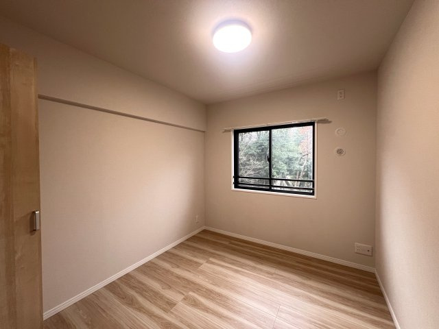 全室５帖以上の５LDK！専有面積113㎡の角部屋の贅沢詰め合わせ！！【リフォーム】フォレストヒルズ三保の洋室