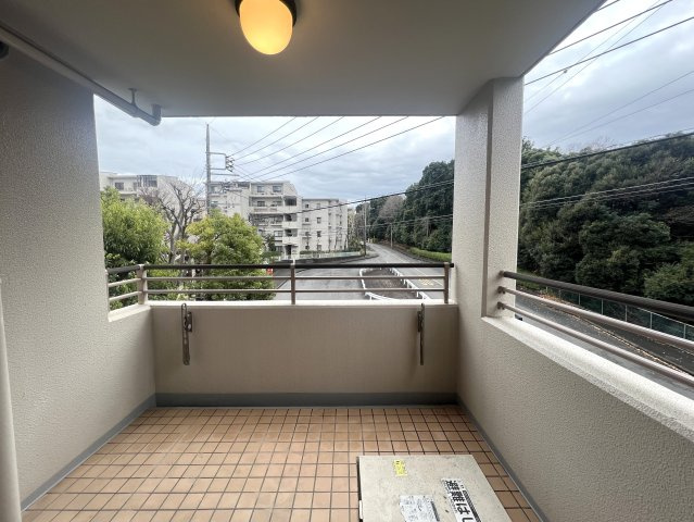 全室５帖以上の５LDK！専有面積113㎡の角部屋の贅沢詰め合わせ！！【リフォーム】フォレストヒルズ三保のバルコニー