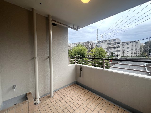 全室５帖以上の５LDK！専有面積113㎡の角部屋の贅沢詰め合わせ！！【リフォーム】フォレストヒルズ三保のバルコニー