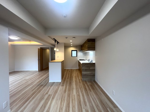 全室５帖以上の５LDK！専有面積113㎡の角部屋の贅沢詰め合わせ！！【リフォーム】フォレストヒルズ三保の居間・リビング