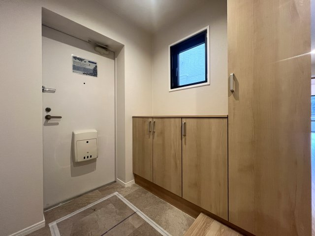 全室５帖以上の５LDK！専有面積113㎡の角部屋の贅沢詰め合わせ！！【リフォーム】フォレストヒルズ三保の玄関