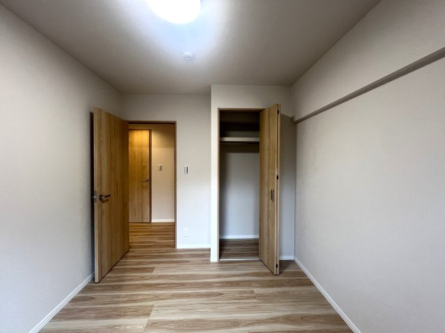 全室５帖以上の５LDK！専有面積113㎡の角部屋の贅沢詰め合わせ！！【リフォーム】フォレストヒルズ三保の洋室