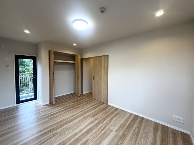 全室５帖以上の５LDK！専有面積113㎡の角部屋の贅沢詰め合わせ！！【リフォーム】フォレストヒルズ三保の洋室