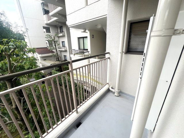 全室５帖以上の５LDK！専有面積113㎡の角部屋の贅沢詰め合わせ！！【リフォーム】フォレストヒルズ三保のバルコニー