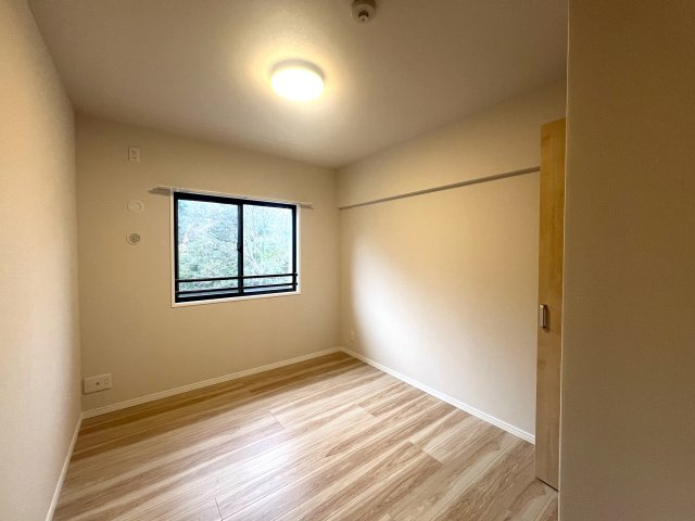 全室５帖以上の５LDK！専有面積113㎡の角部屋の贅沢詰め合わせ！！【リフォーム】フォレストヒルズ三保の洋室