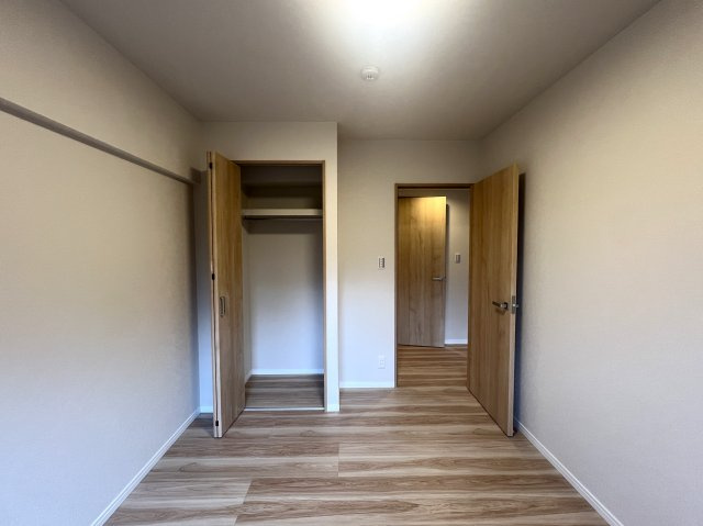 全室５帖以上の５LDK！専有面積113㎡の角部屋の贅沢詰め合わせ！！【リフォーム】フォレストヒルズ三保の洋室