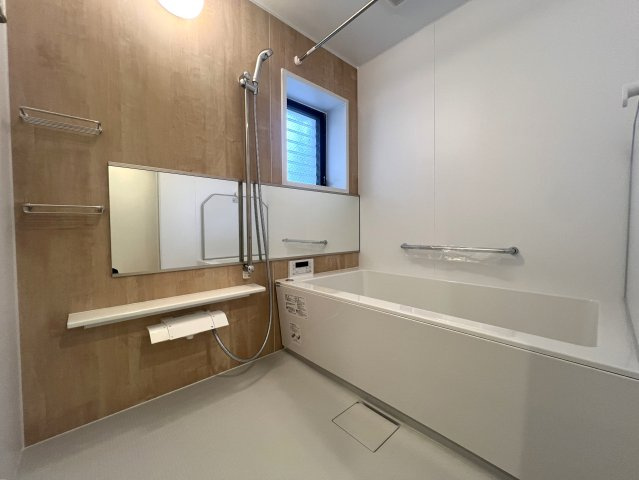 全室５帖以上の５LDK！専有面積113㎡の角部屋の贅沢詰め合わせ！！【リフォーム】フォレストヒルズ三保の浴室