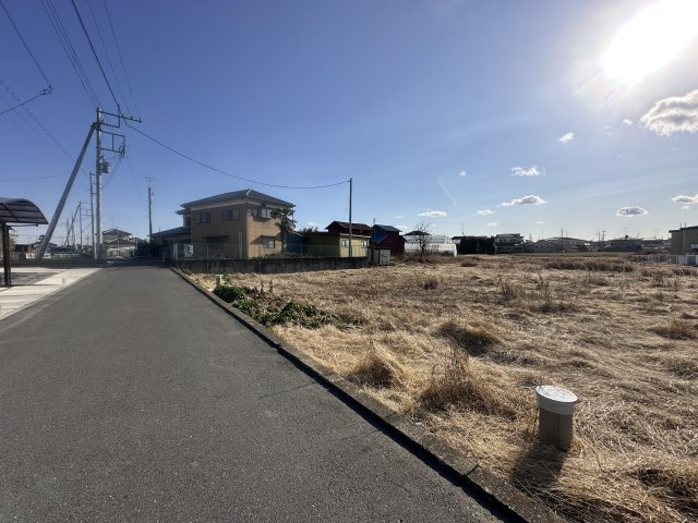 【前面道路含む現地写真】 | 【結城第５期　現地外観】
※令和８年８月時点