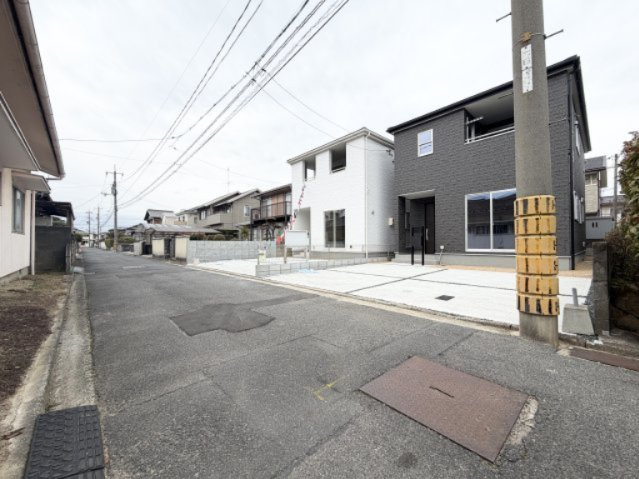 【前面道路含む現地写真】 | リーブルガーデン倉敷市黒崎第2 (全2棟)