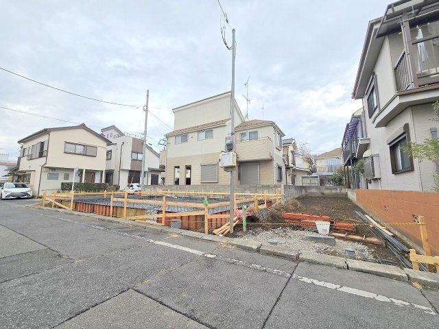 羽村市緑ヶ丘2丁目　全1棟の前面道路含む現地写真