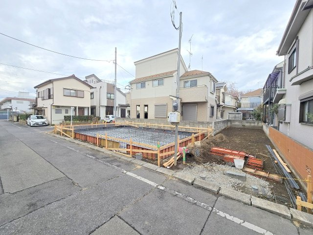 羽村市緑ヶ丘2丁目　全1棟の前面道路含む現地写真