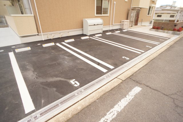 ビギーウエストの駐車場