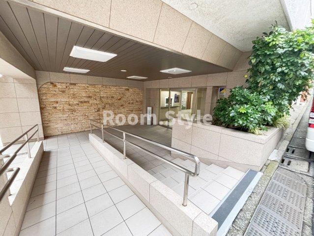 パシフィック自由が丘マンションのエントランス|空室のためご都合に合わせてご内覧できます
お問合せはお電話でもお受付しております。
03-6450-5211