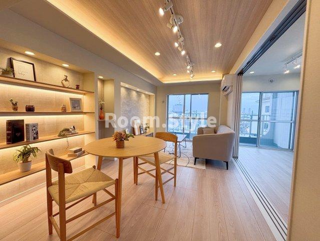 パシフィック自由が丘マンションの居間・リビング|空室のためご都合に合わせてご内覧できます
お問合せはお電話でもお受付しております。
03-6450-5211