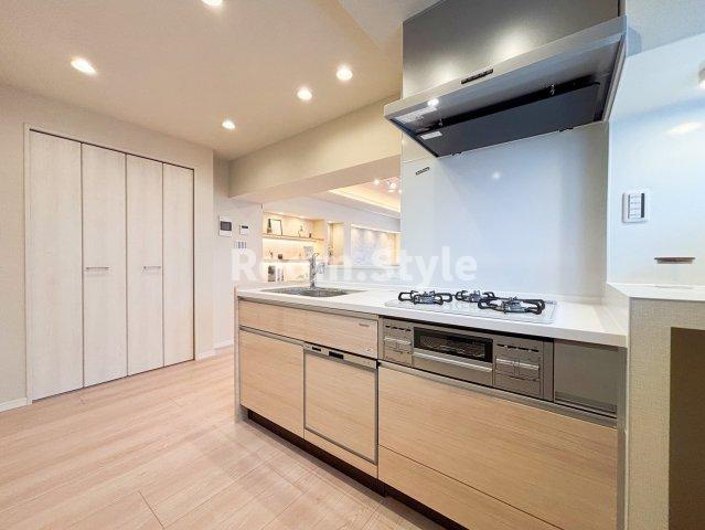 パシフィック自由が丘マンションのキッチン|空室のためご都合に合わせてご内覧できます
お問合せはお電話でもお受付しております。
03-6450-5211