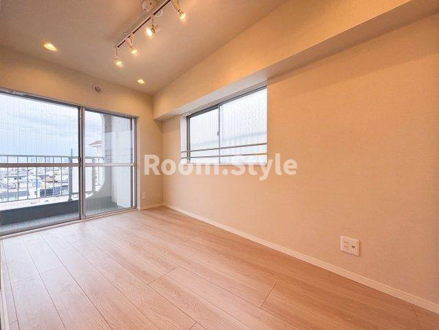 パシフィック自由が丘マンションの洋室|空室のためご都合に合わせてご内覧できます
お問合せはお電話でもお受付しております。
03-6450-5211