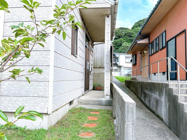 東伯郡湯梨浜町泊中古戸建の玄関|玄関外観です。