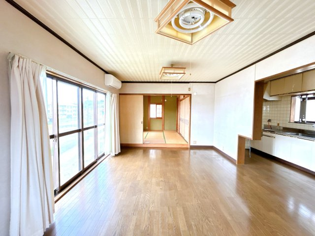 東伯郡湯梨浜町泊中古戸建の居間・リビング|２階リビングです