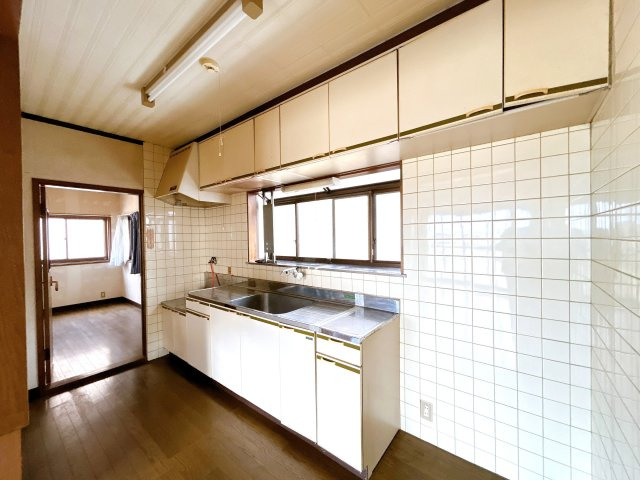 東伯郡湯梨浜町泊中古戸建のキッチン