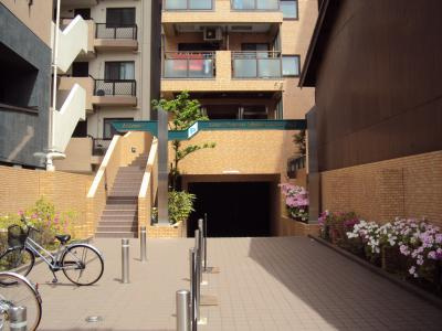 ライオンズマンション四条堀川第2の駐車場