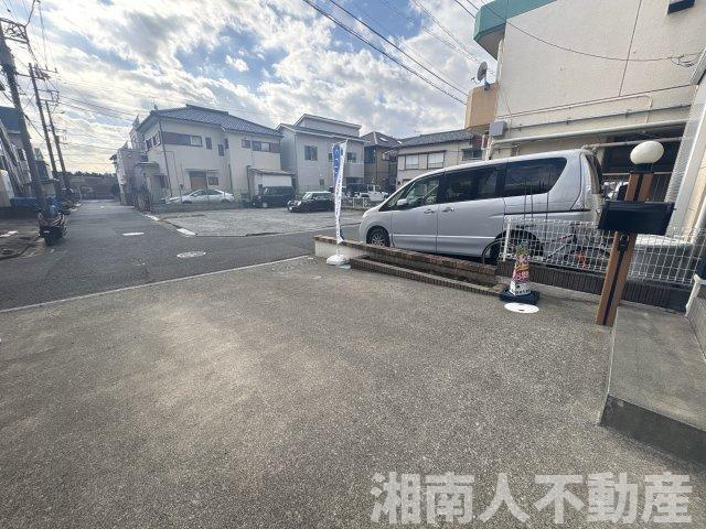 平塚市花水台　中古戸建　の駐車場|車をお持ちの方に嬉しい駐車場付きの物件です