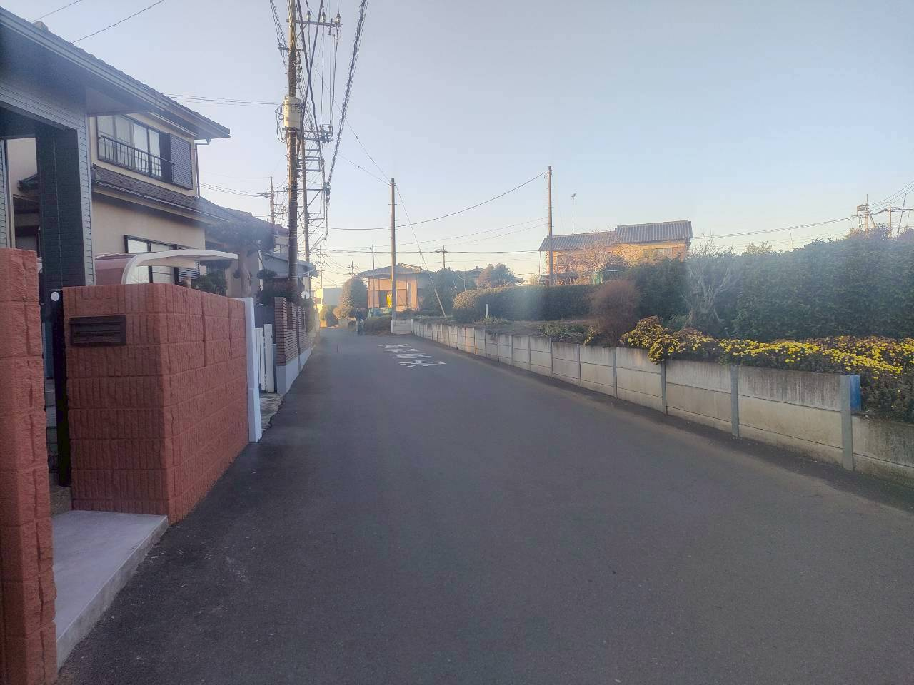 狭山市上広瀬　中古戸建ての前面道路含む現地写真|12月26日撮影