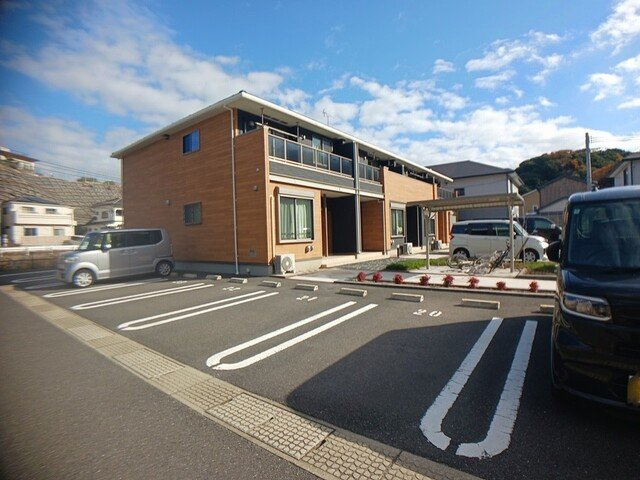 メゾンド・プチ・フルールⅩの駐車場