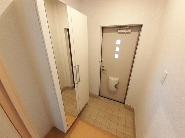 アベニール３番館の玄関