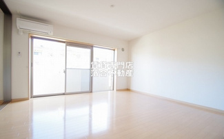 【洋室】 | プレミアムコートみなみ野Ⅱ | 使い勝手の良い明るいリビング