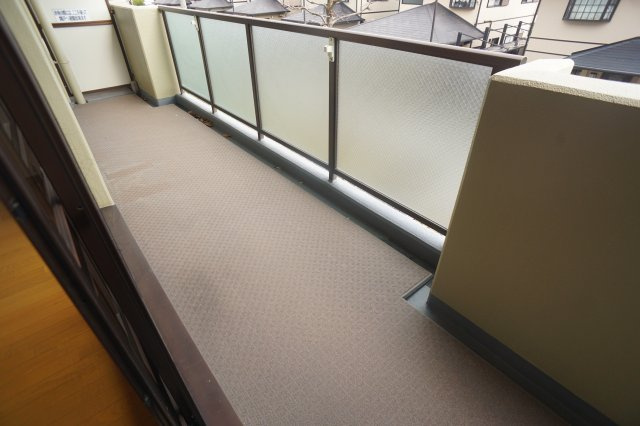 奈良市疋田町の賃貸マンションのバルコニー