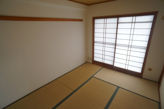 奈良市疋田町の賃貸マンションの和室