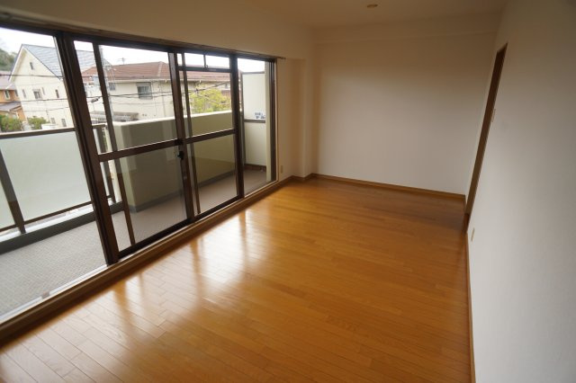 奈良市疋田町の賃貸マンションの居間・リビング