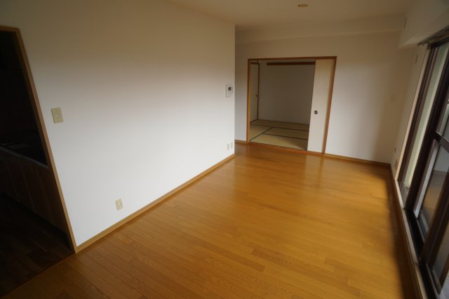 奈良市疋田町の賃貸マンションの居間・リビング