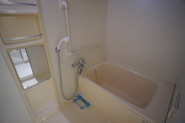 奈良市疋田町の賃貸マンションの浴室