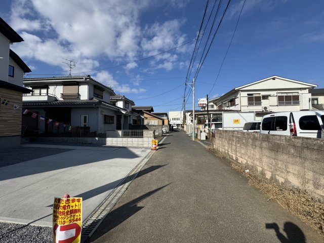 流山市江戸川台西２丁目新築戸建【江戸川台小学校：9分】の前面道路含む現地写真|東側前面道路
