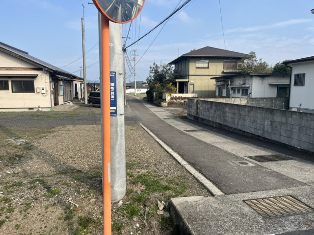西条市周布土地【677】84.52坪の前面道路含む現地写真