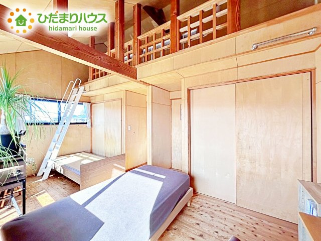 【洋室】 | 水戸市東前町　中古戸建 | 室内には収納スペースもあり、衣類や小物類をたっぷり収納可能。お部屋をより広くお使いいただけます。