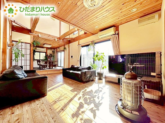 【居間・リビング】 | 水戸市東前町　中古戸建 | 家族団らんの時間も増えそうな、日当たり良好＆くつろぎのLDK