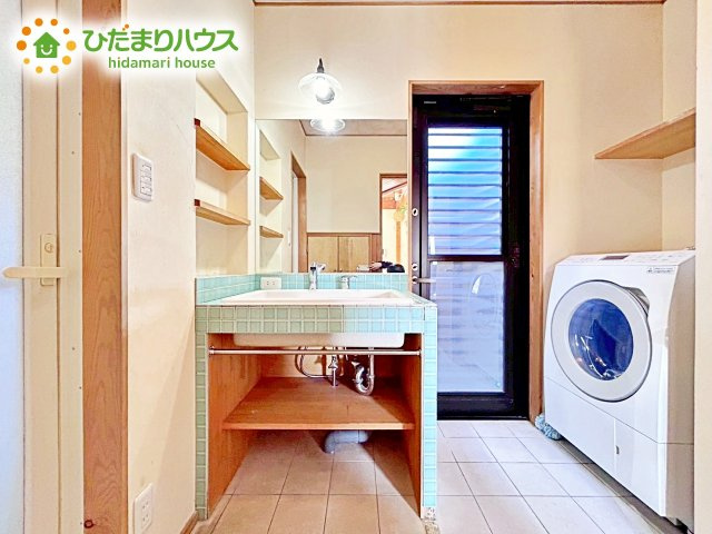 【独立洗面台】 | 水戸市東前町　中古戸建 | ゆったりとした洗面所には物入れを完備！タオルや洗剤をしまえます(^^)/