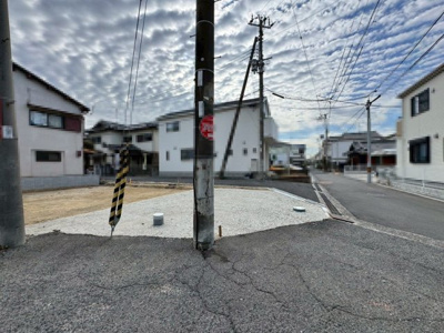【前面道路含む現地写真】 | 加守町２丁目　新築一戸建
