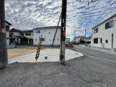【前面道路含む現地写真】 | 加守町２丁目　新築一戸建