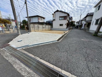 【前面道路含む現地写真】 | 加守町２丁目　新築一戸建