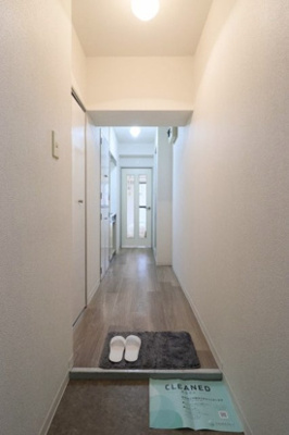 【玄関】 | クレッセント大森 | 家具、小物はイメージです。