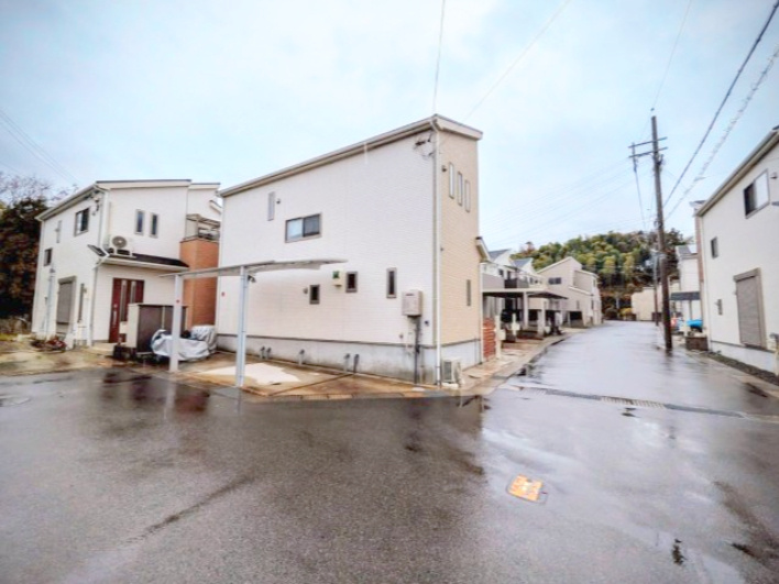 和泉市春木町2階建て角地（小学校は南松尾はつが野学園）の外観|外観です